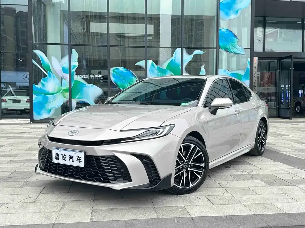 Toyota Camry — фото 5