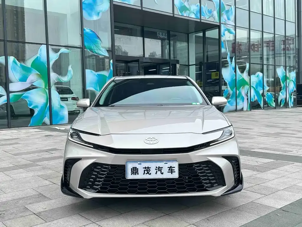 Toyota Camry — фото 4