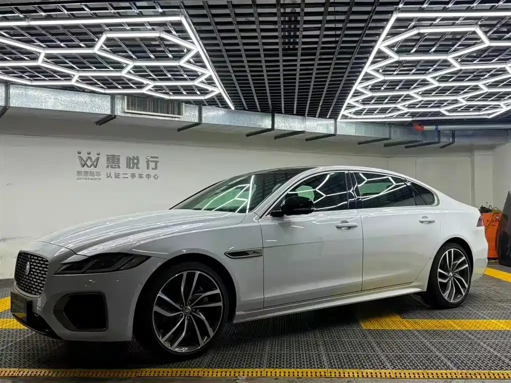 Jaguar XFL — фото 1