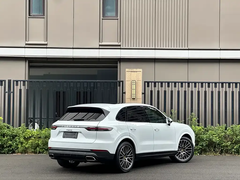 Porsche Cayenne — фото 5