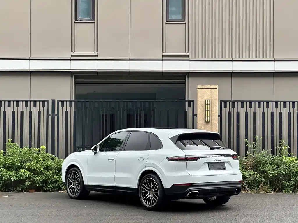 Porsche Cayenne — фото 7