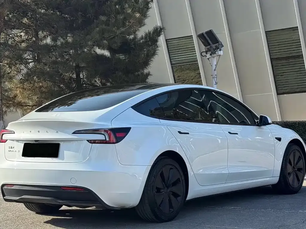 Tesla Model 3 — фото 6