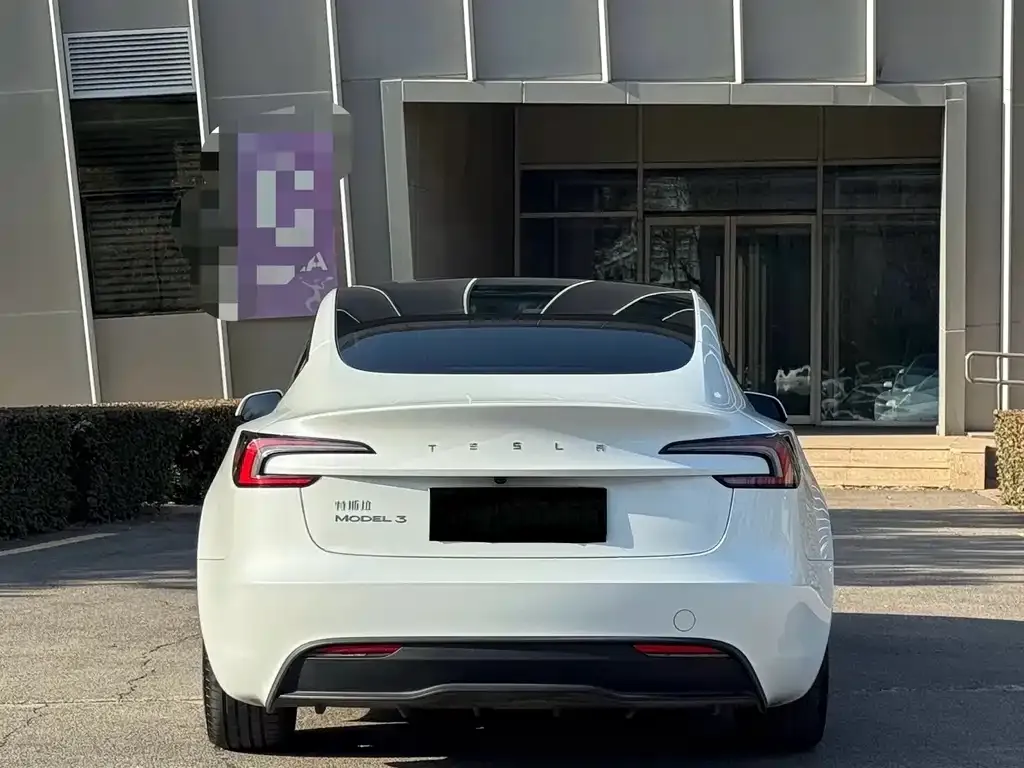 Tesla Model 3 — фото 5