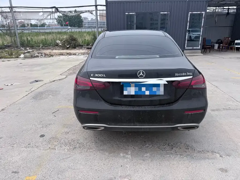 Mercedes-Benz E-Class — фото 7