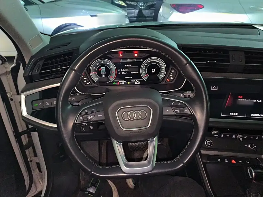 Audi Q3 — фото 10