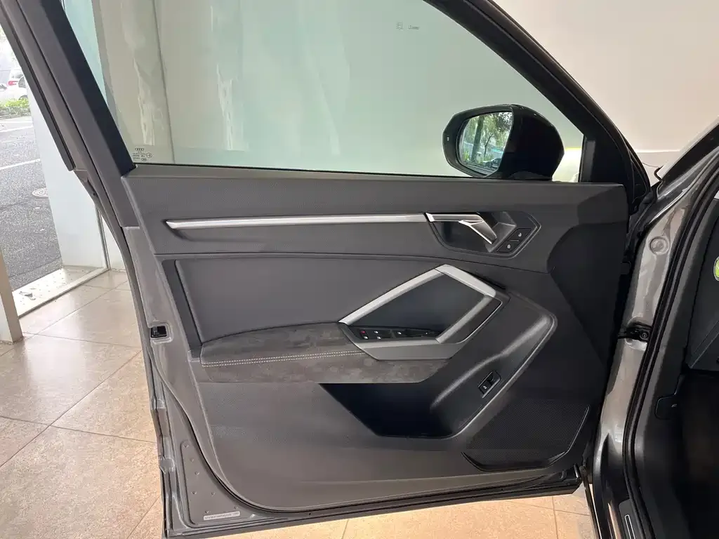 Audi Q3 Sportback 2021 из CN, фото 2