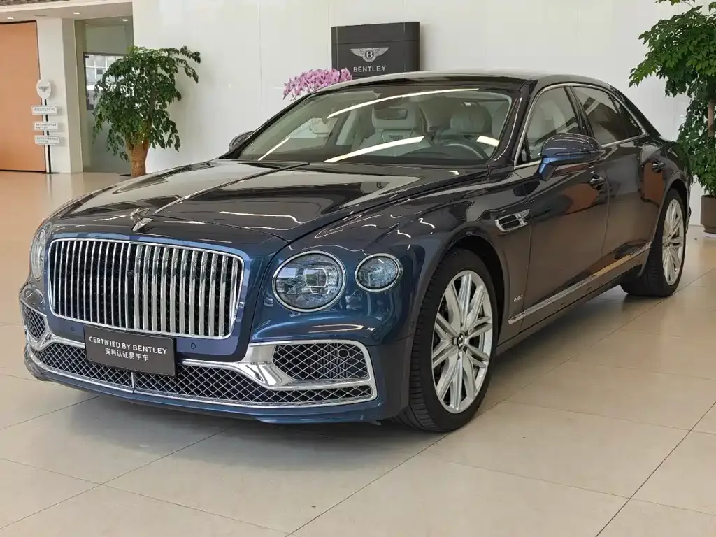 Bentley Flying Spur — фото 1