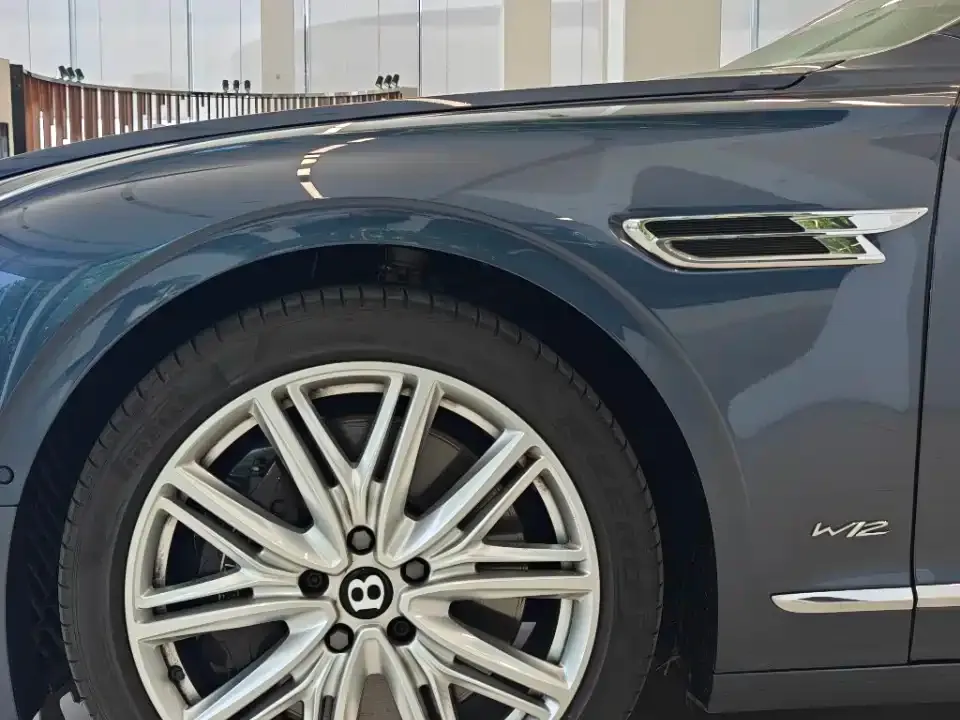 Bentley Flying Spur — фото 4