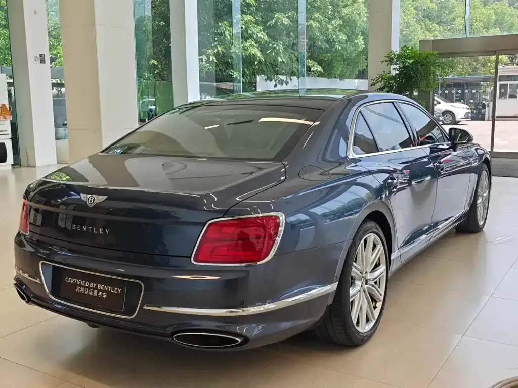 Bentley Flying Spur — фото 8