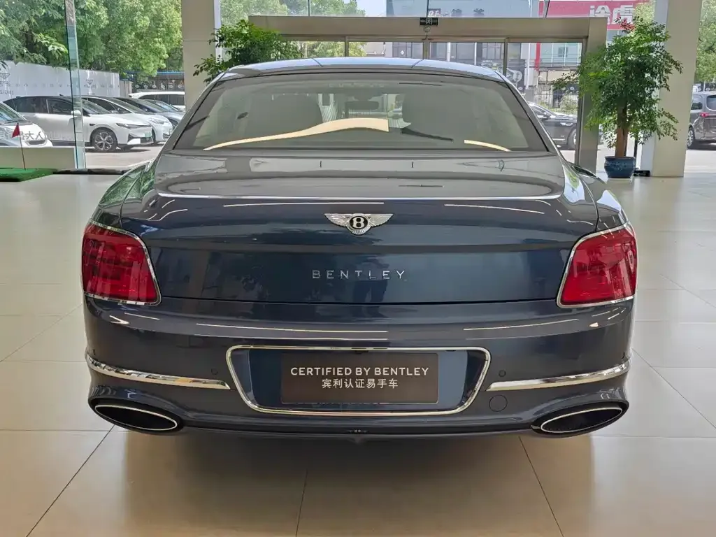 Bentley Flying Spur — фото 3