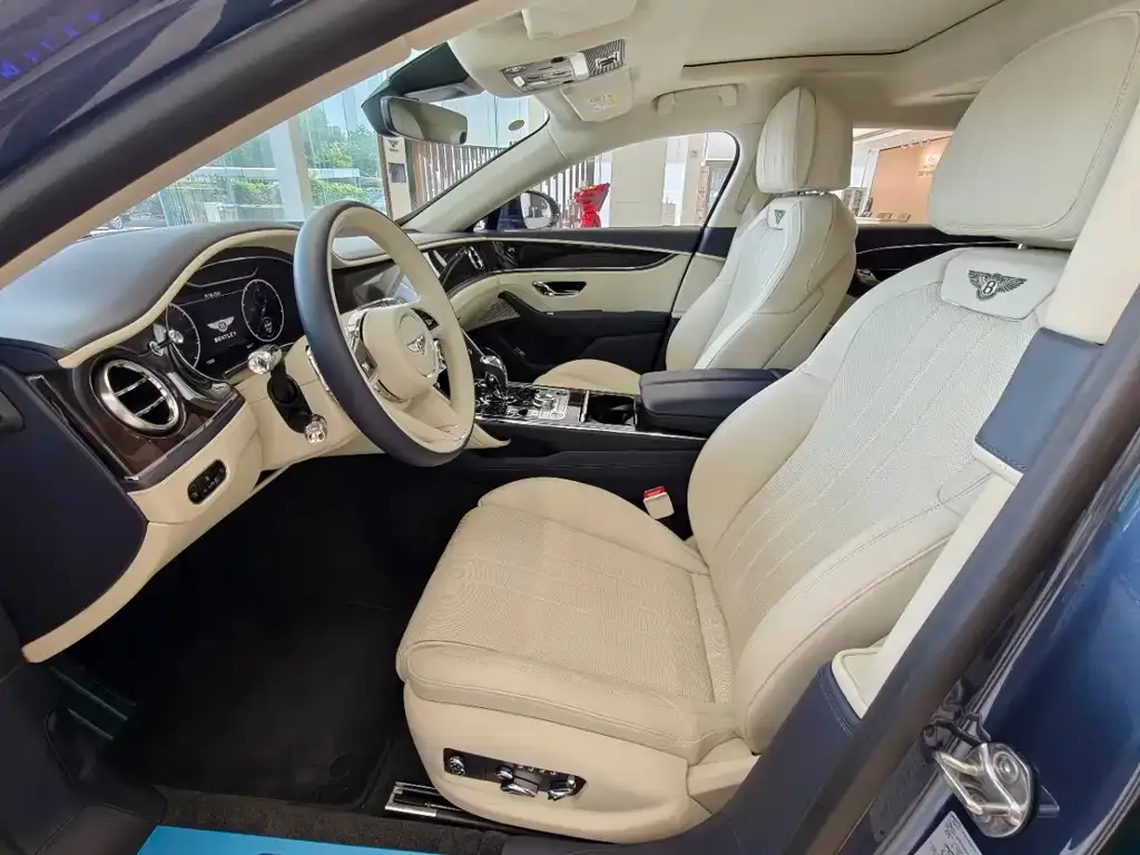 Bentley Flying Spur — фото 2