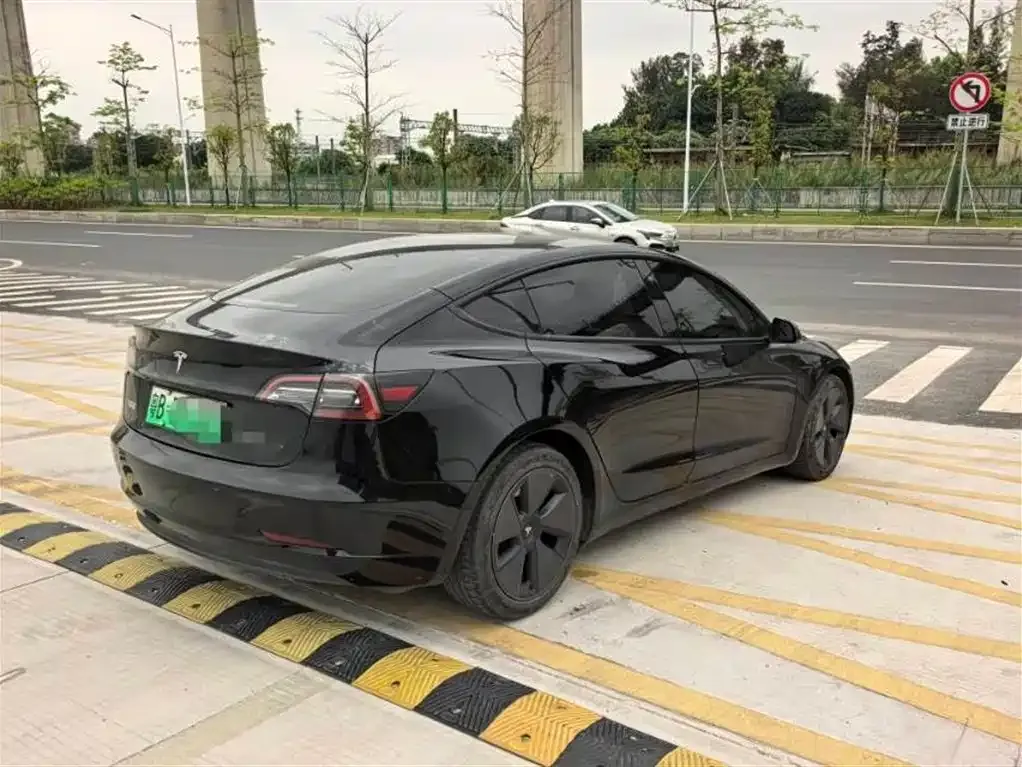 Tesla Model 3 — фото 4