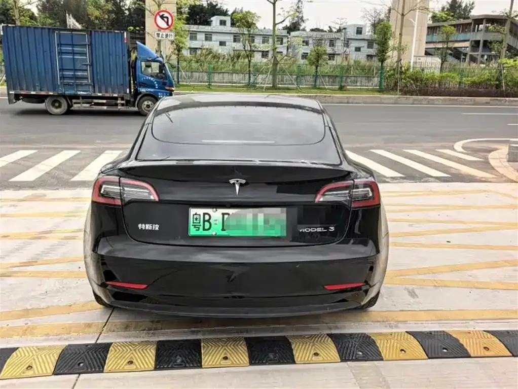 Tesla Model 3 — фото 6