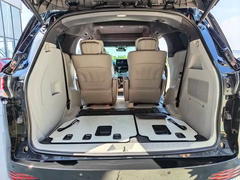 Toyota Sienna — фото 7