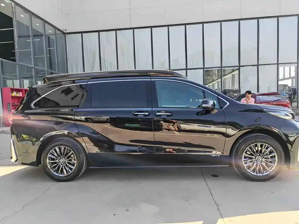 Toyota Sienna — фото 4