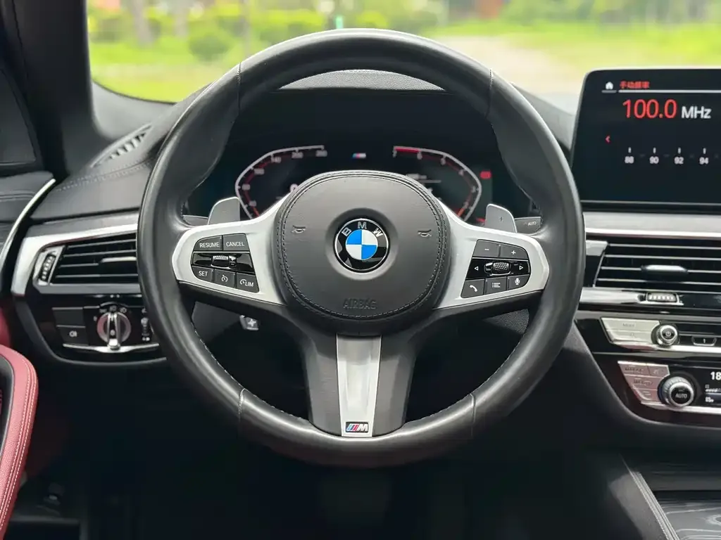 BMW 5 Series — фото 9