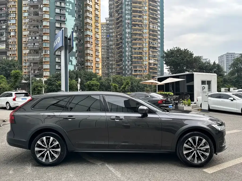 Volvo V90 2024 из CN, фото 8