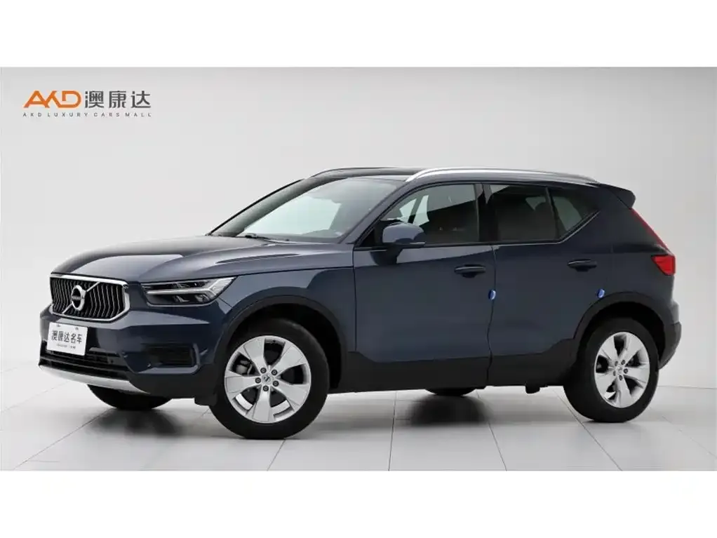 Volvo XC40 — фото 1