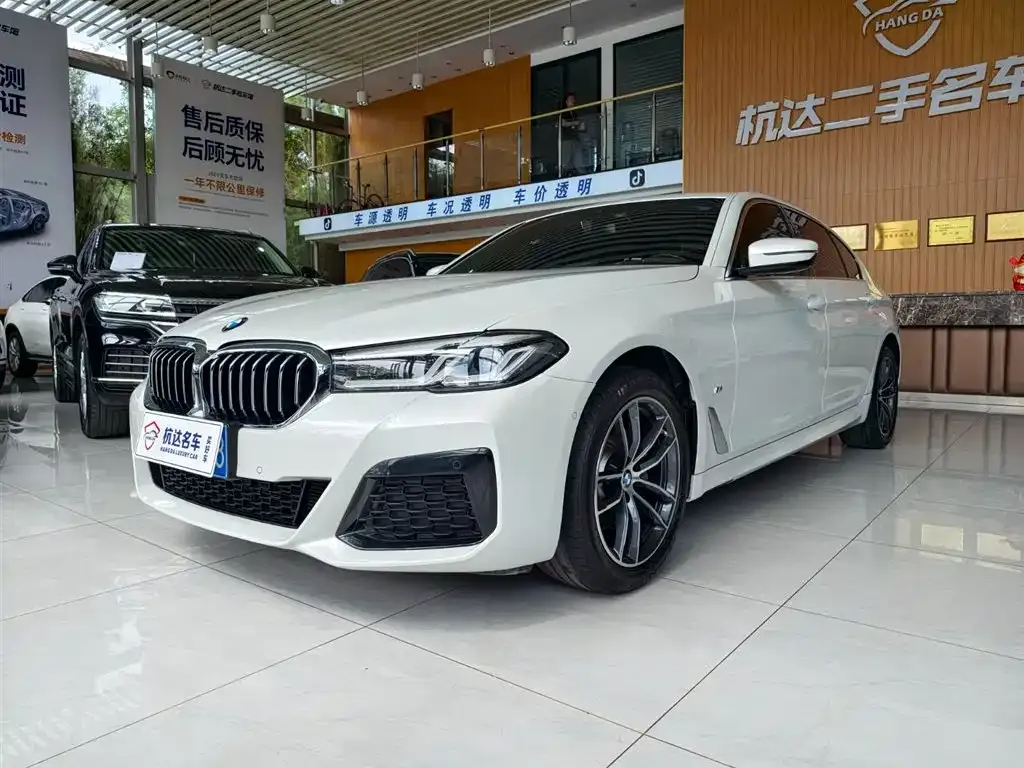 BMW 5 Series — фото 1