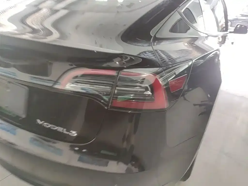 Tesla Model 3 — фото 10