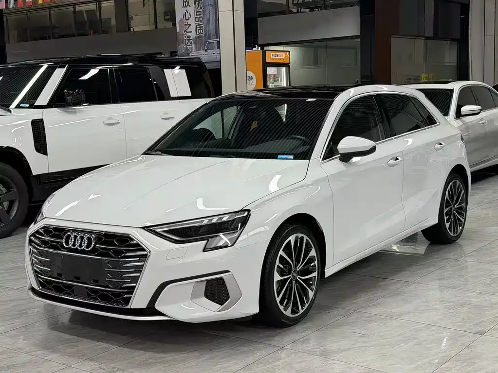 Audi A3 — фото 1
