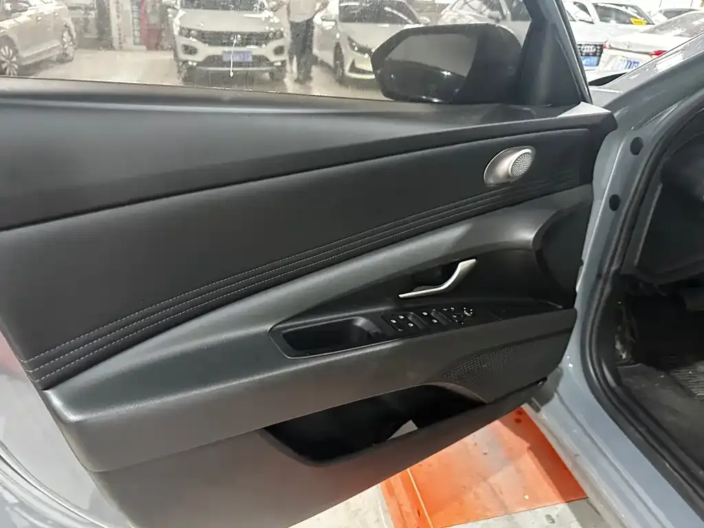 Hyundai Elantra — фото 10