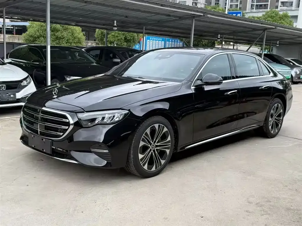 Mercedes-Benz E-Class — фото 1