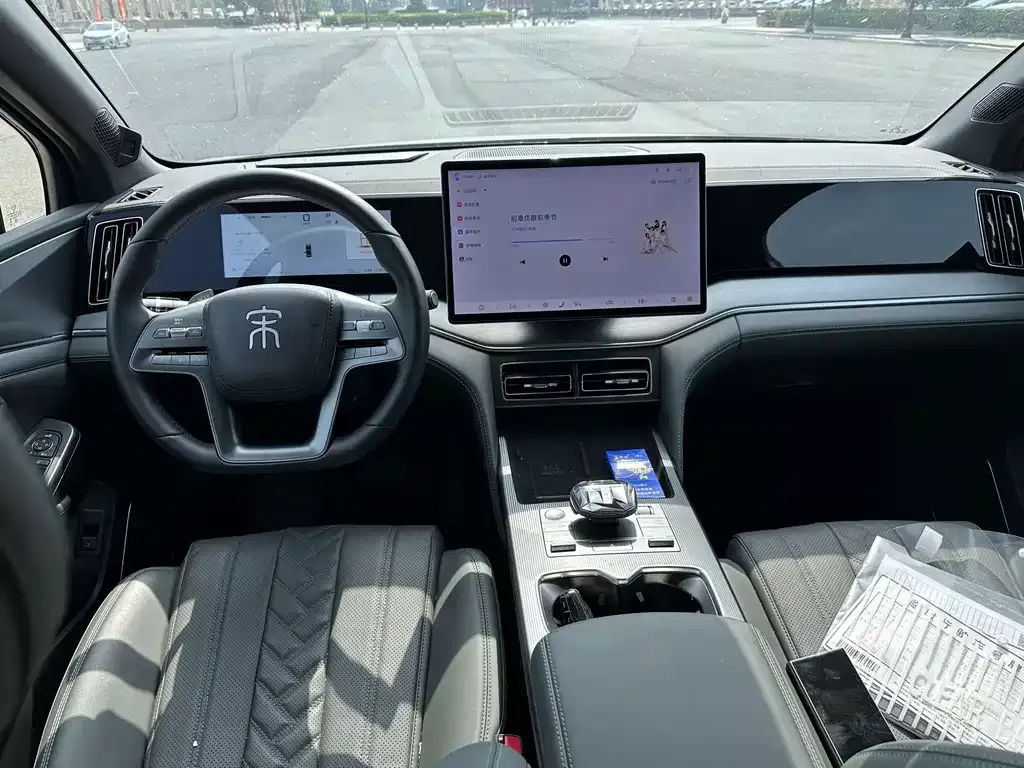 BYD L DM-i — фото 8