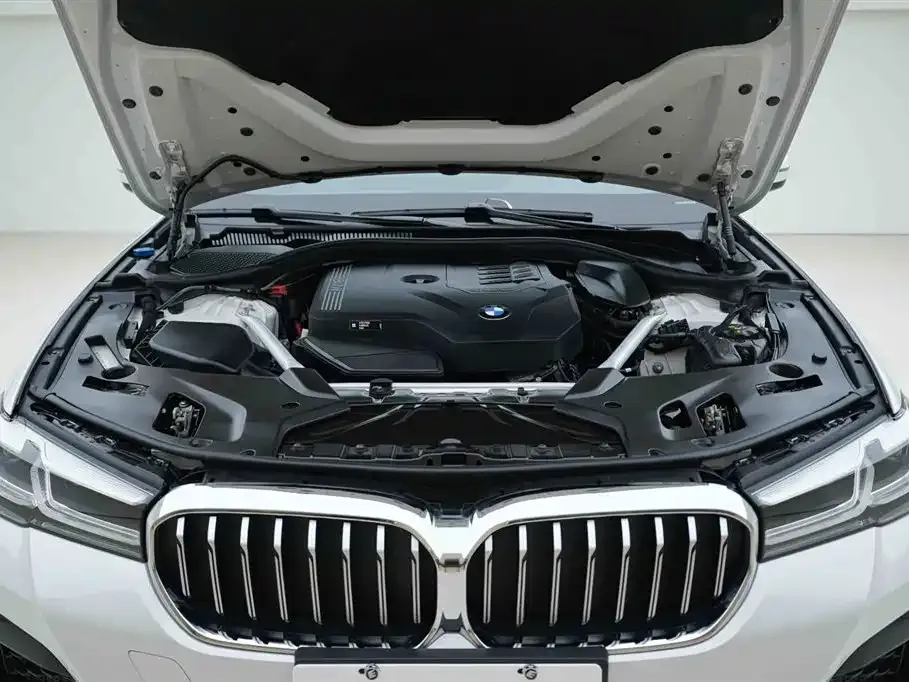 BMW 5 Series — фото 4