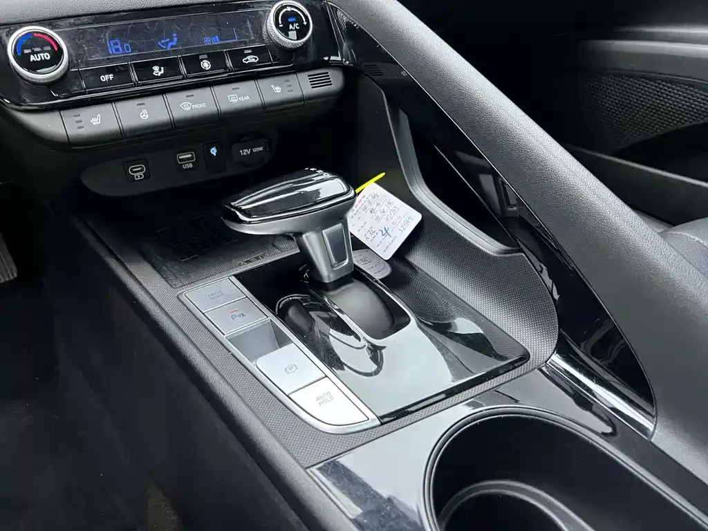Hyundai Elantra — фото 4