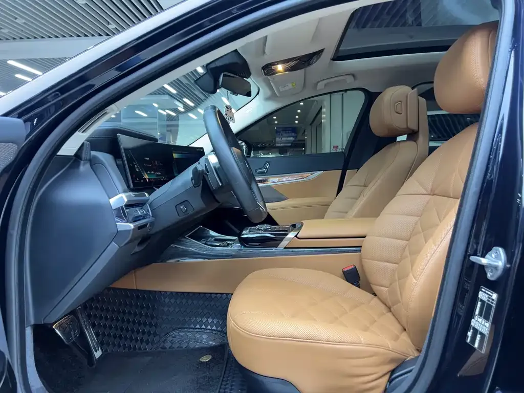 BMW 7 Series 2024 из CN, фото 7