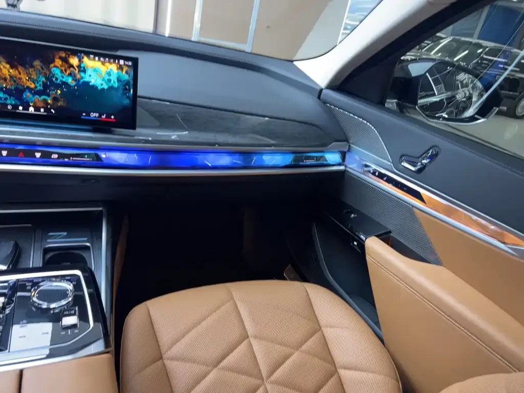 BMW 7 Series 2024 из CN, фото 10