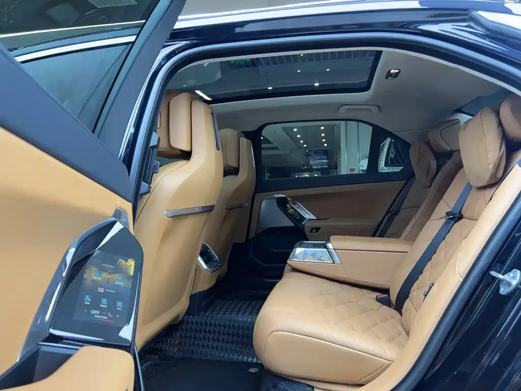 BMW 7 Series 2024 из CN, фото 3