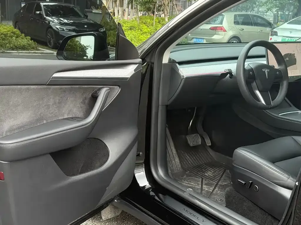 Tesla Model Y — фото 4