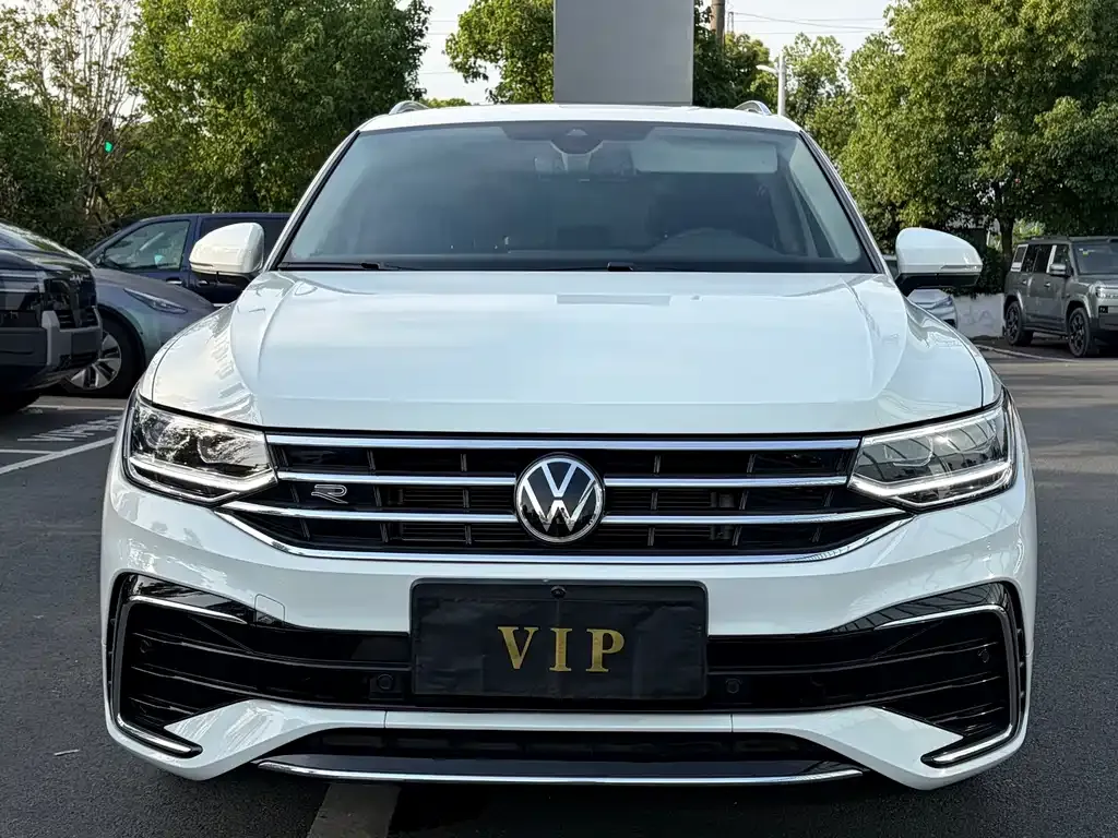 Volkswagen Tiguan L — фото 3