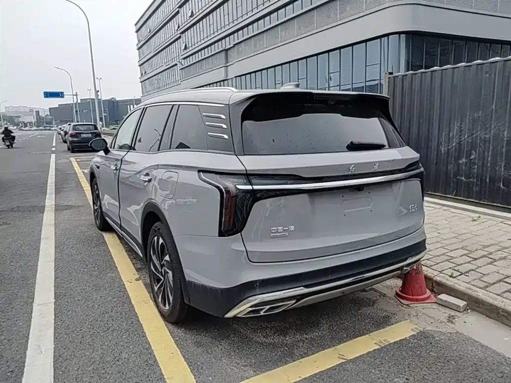 Hongqi HS7 PHEV — фото 7