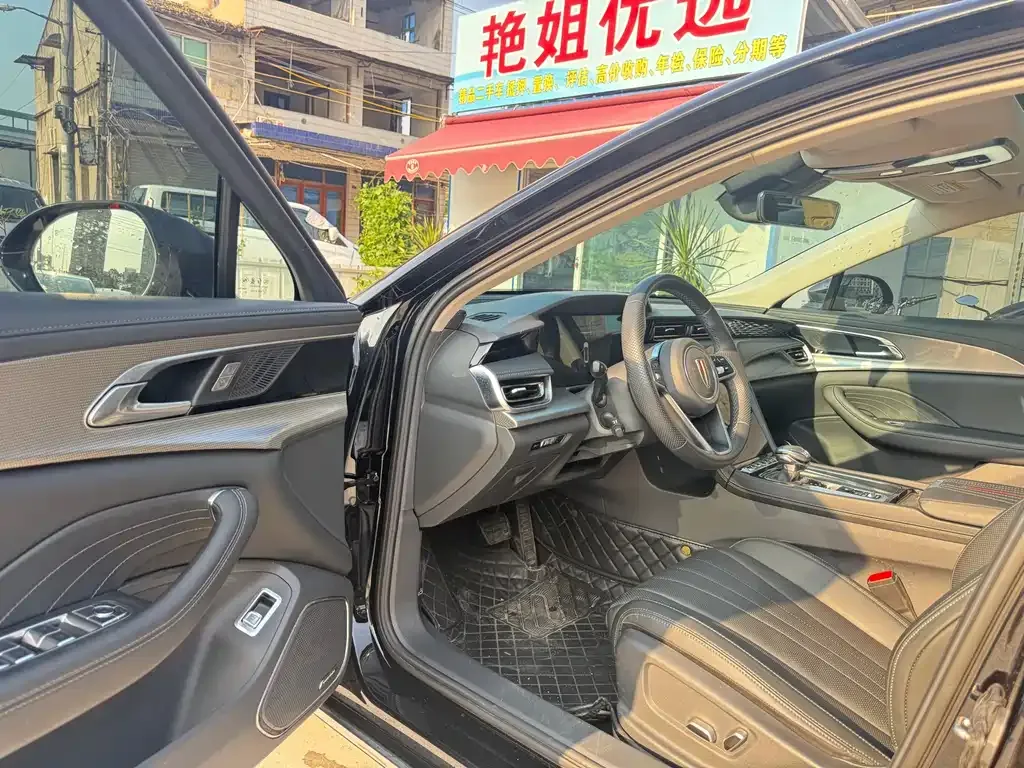Hongqi H5 — фото 8
