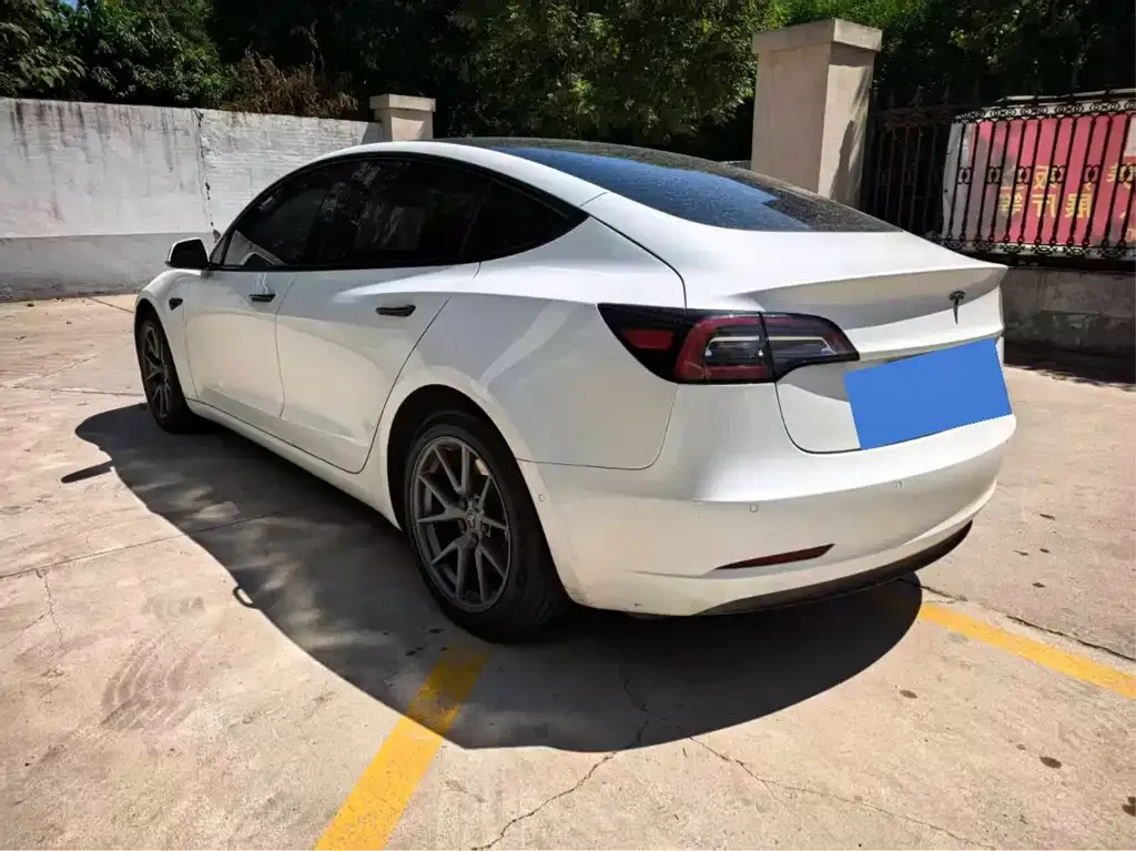 Tesla Model 3 — фото 6