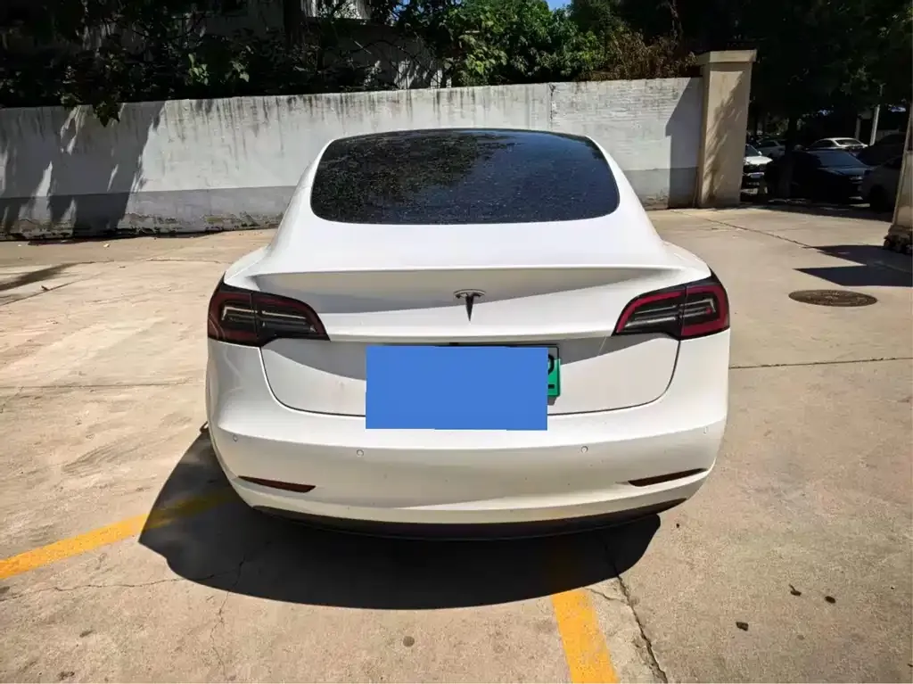 Tesla Model 3 — фото 9