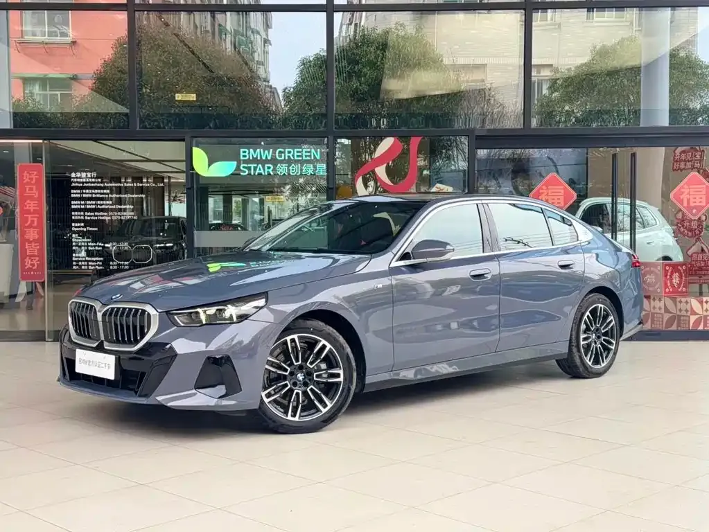 BMW 5 Series — фото 1