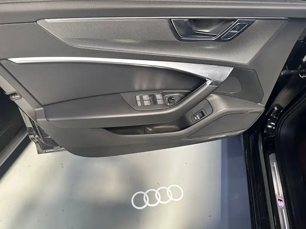 Audi A6L — фото 6