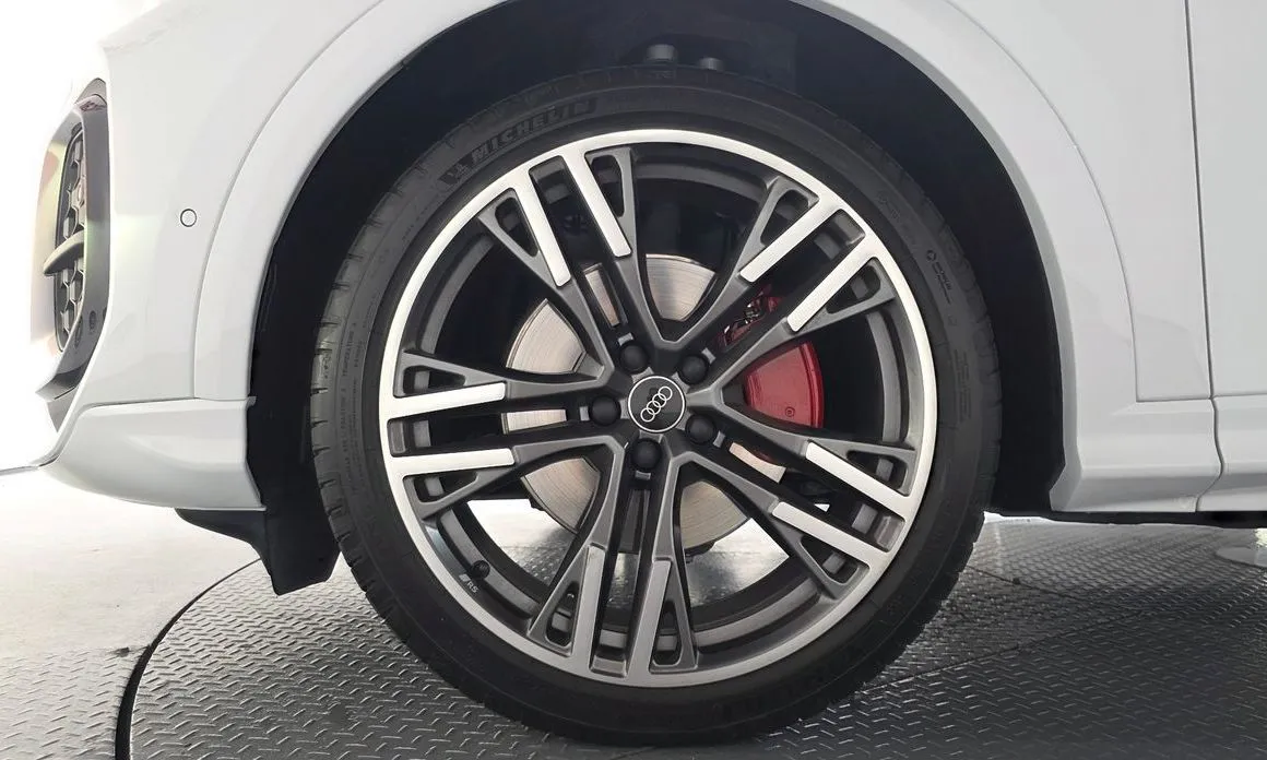Audi Q5 2025 из KR, фото 9