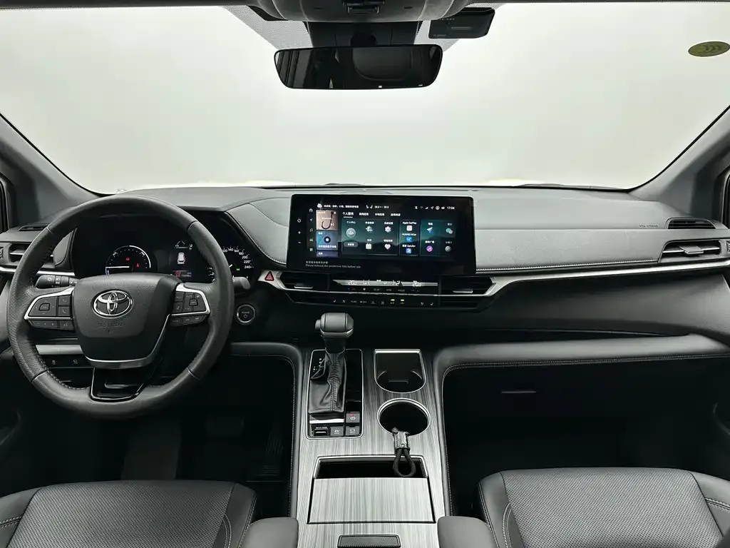 Toyota Sienna — фото 2