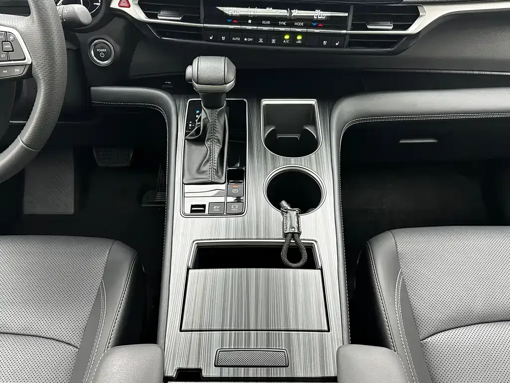 Toyota Sienna — фото 9