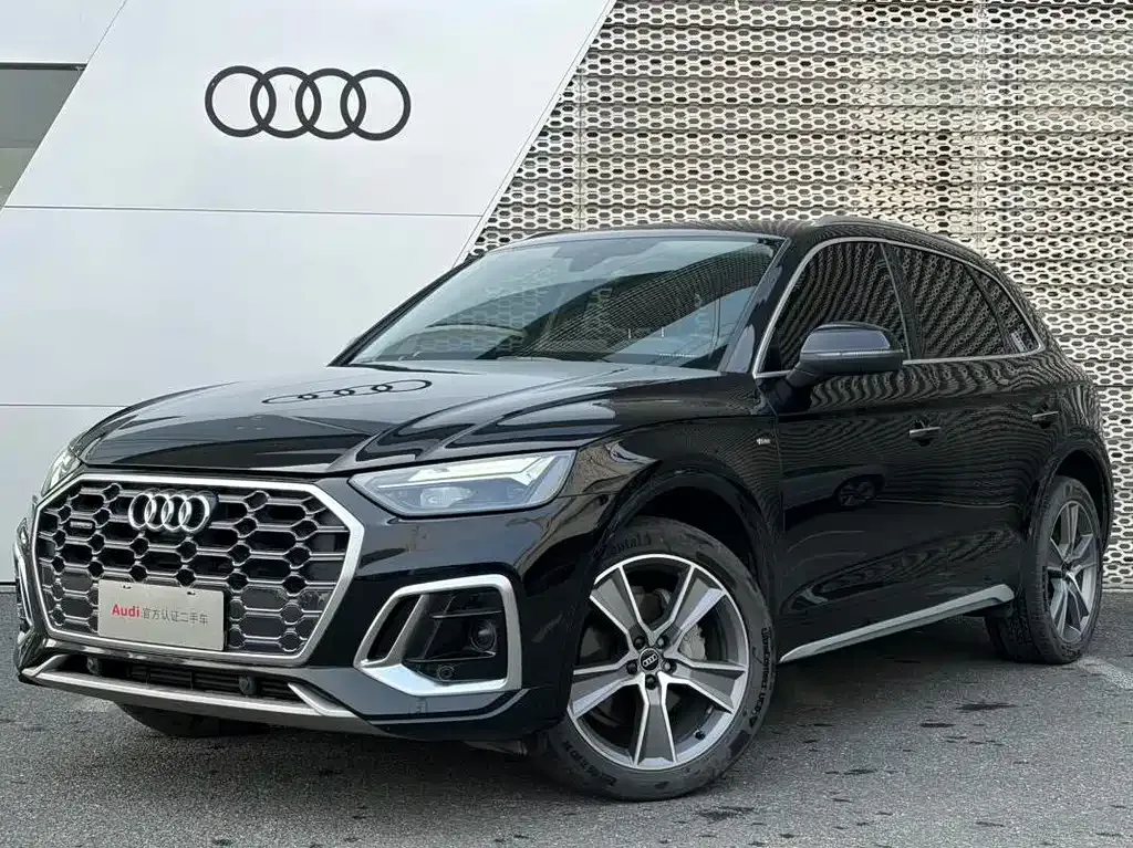 Audi Q5L — фото 1