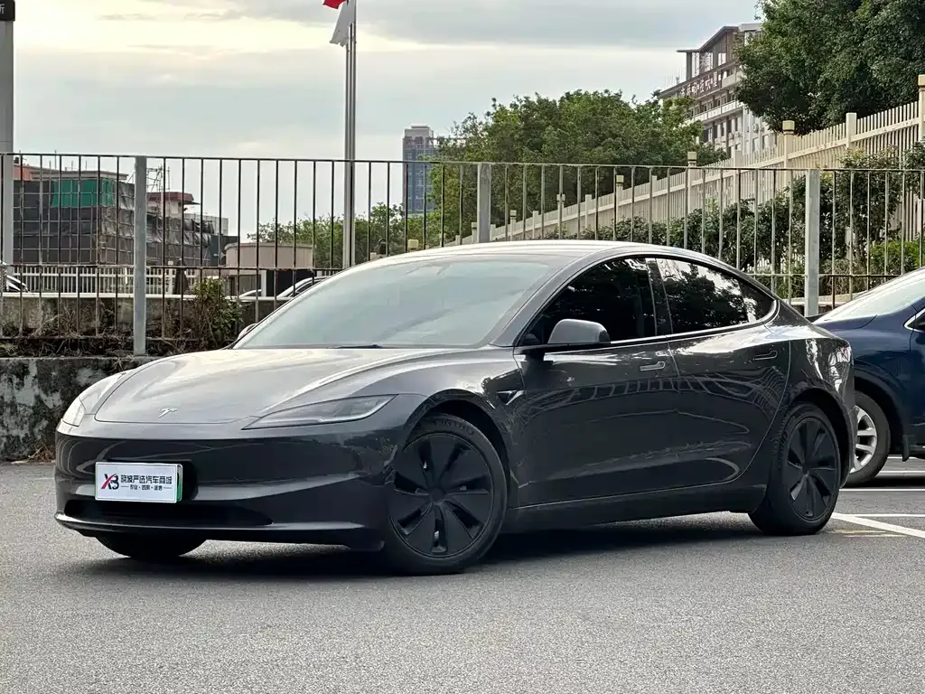 Tesla Model 3 — фото 1
