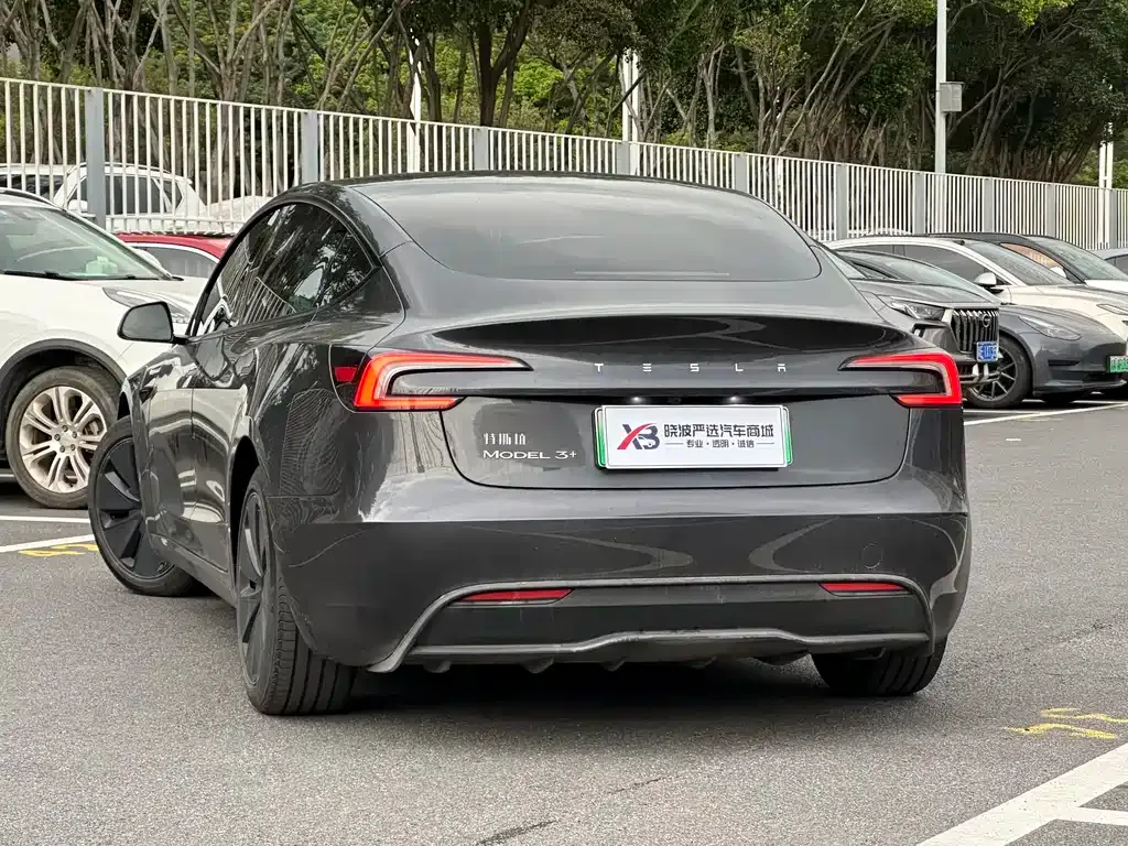 Tesla Model 3 — фото 8