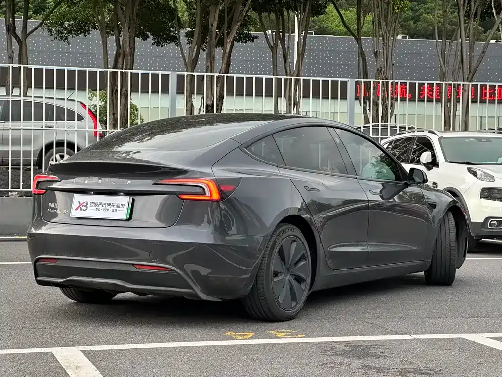 Tesla Model 3 — фото 9