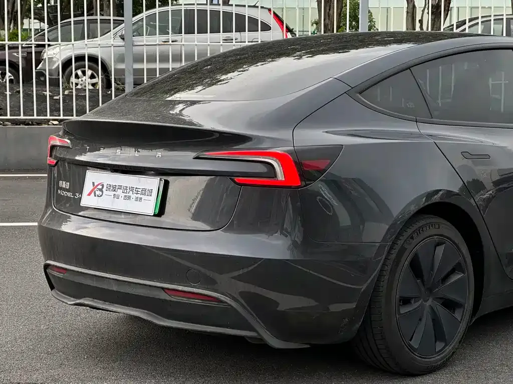 Tesla Model 3 — фото 10