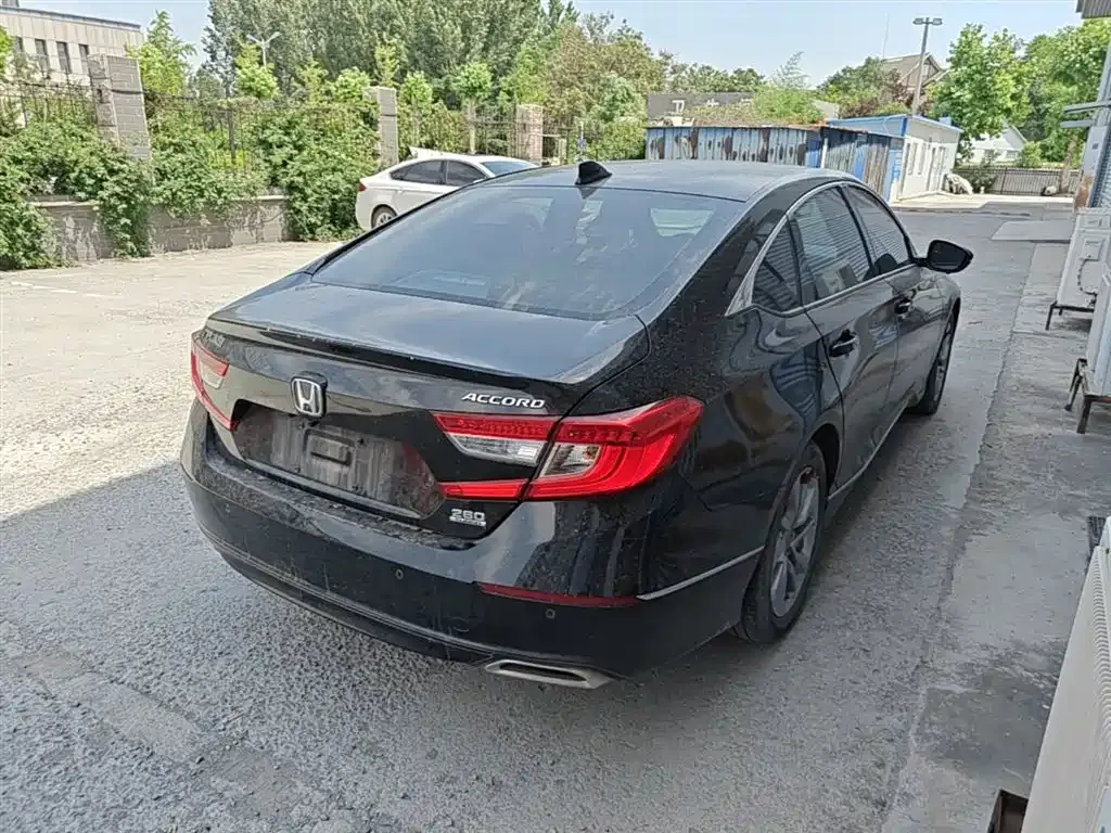 Honda Accord — фото 10